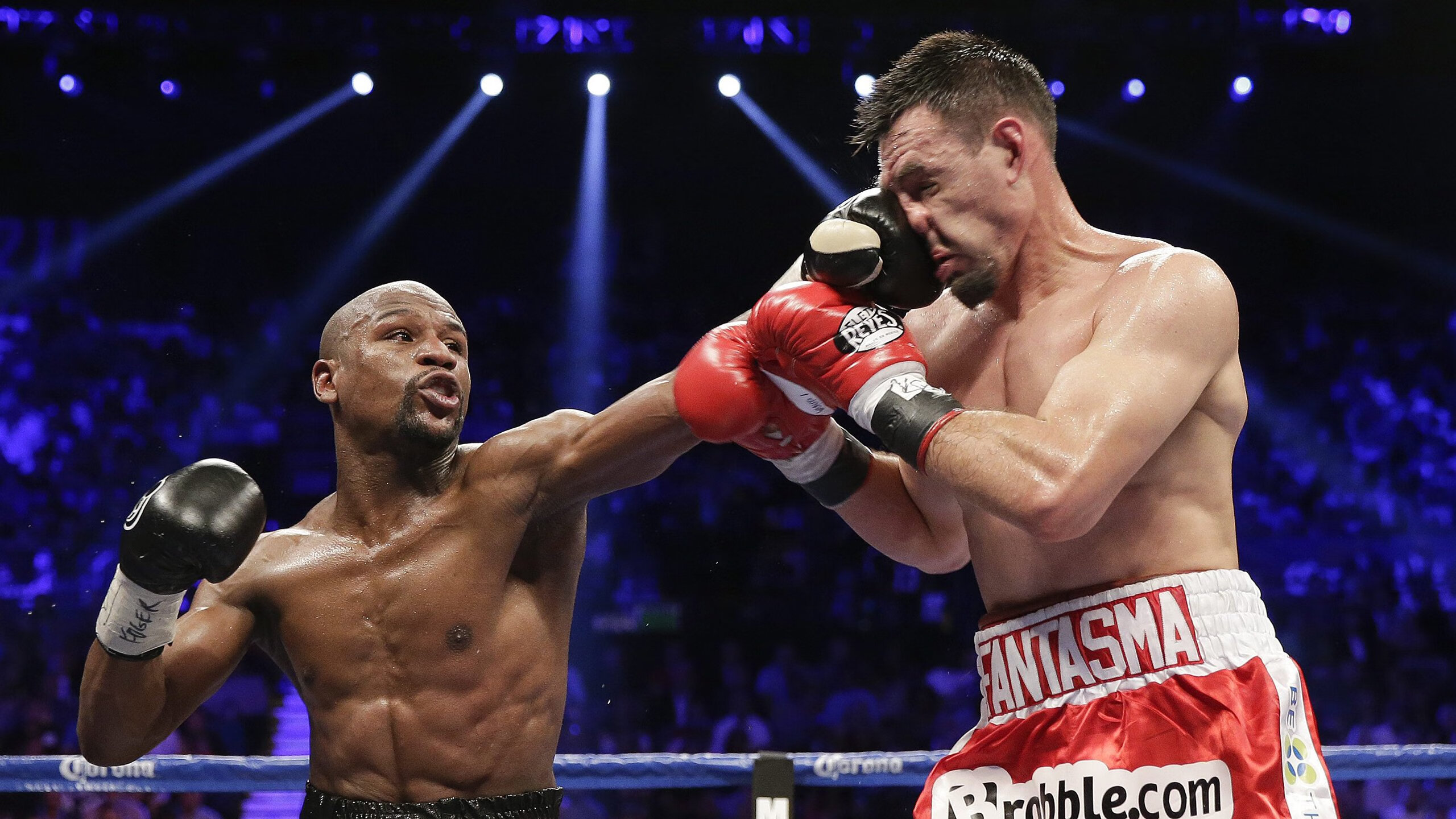 帕特森引领袋鼠队形成致命反击，成为战术核心，帕特森拳击