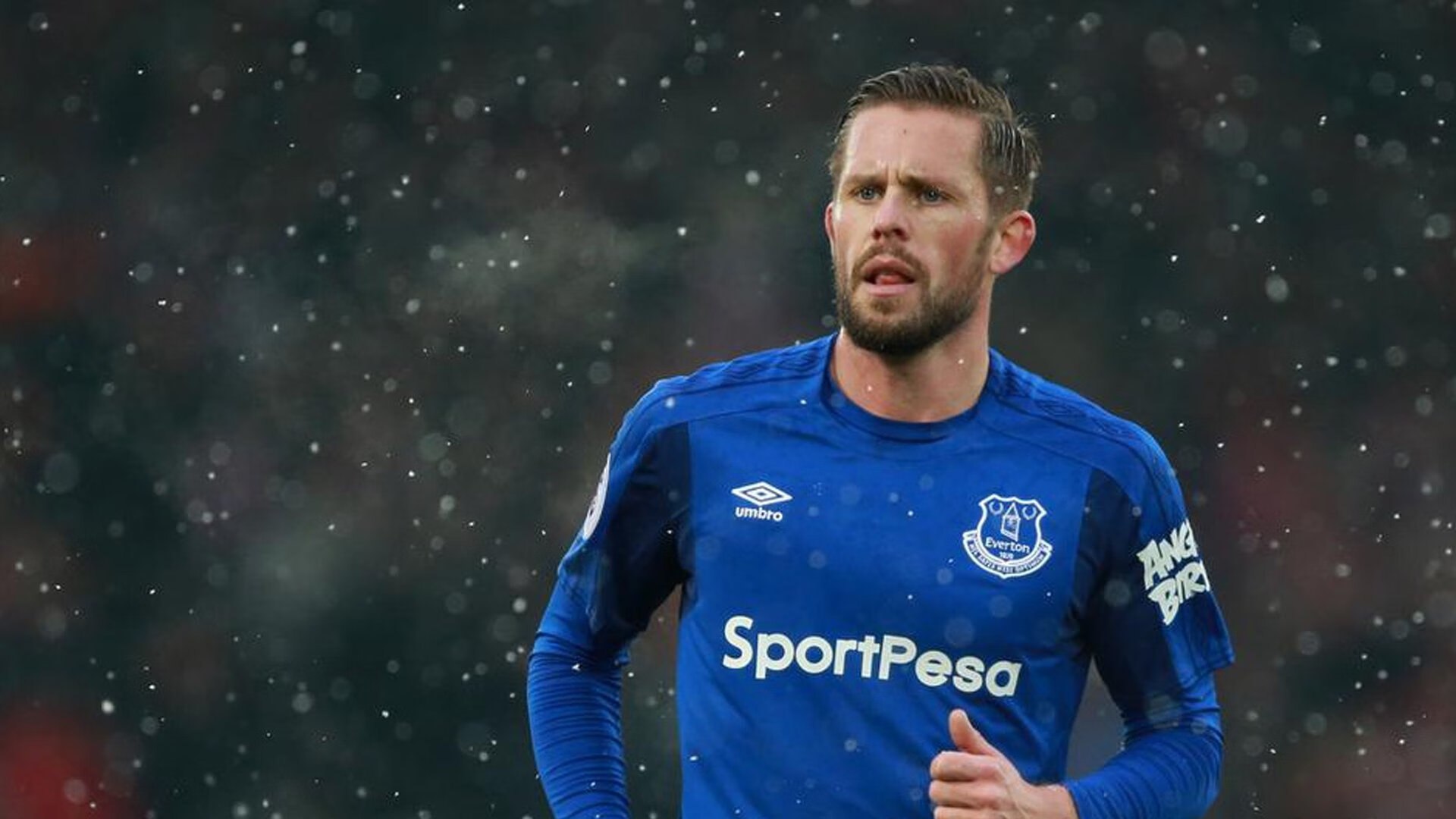 欧洲杯激情再临：攻防精彩不断，令人心潮澎湃！